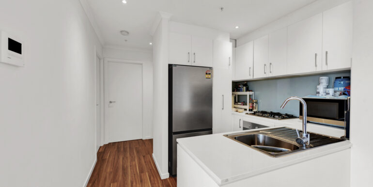 107-28 Warwick Avenue Springvale-1