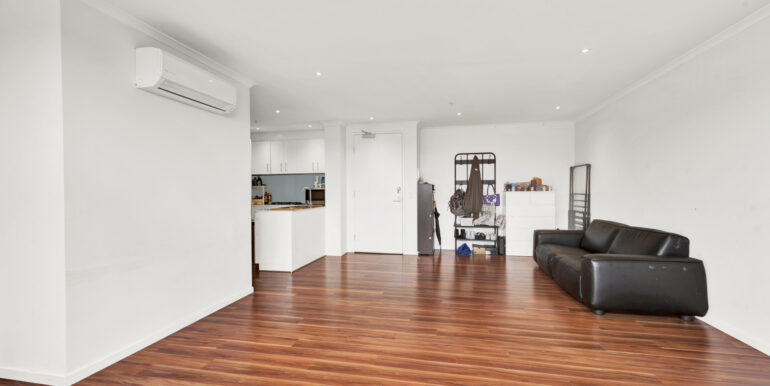 107-28 Warwick Avenue Springvale-3