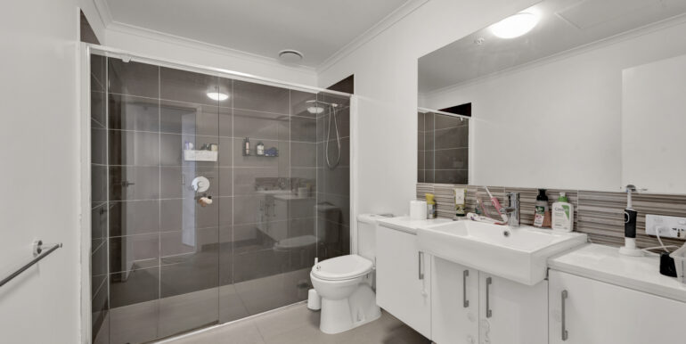 107-28 Warwick Avenue Springvale-7