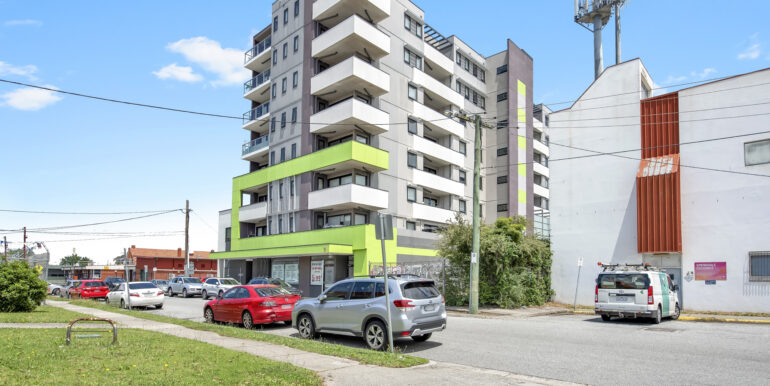 107-28 Warwick Avenue Springvale-9